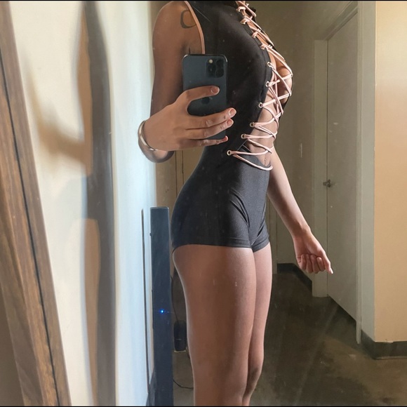 ✨🍸Favorite Bartender Romper Pt. 1🍸✨ - Picture 5 of 8